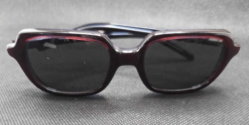 Ellen Tracy Vintage Square Sunglasses Burgundy Plum Maroon Frame Dark Lens Retro